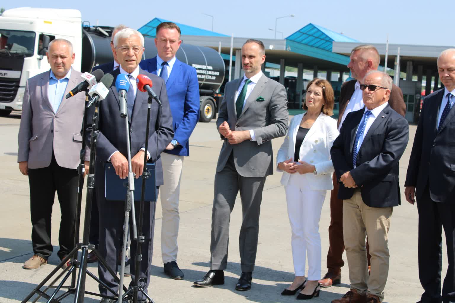 Janusz Kowalski: Owoce miękkie z Ukrainy powinny być objęte zakazem importu do Polski 3 358354223_2380911292087870_7023062494162672604_n.jpg