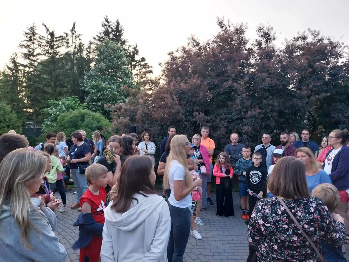 Nocne spotkanie ze zwierzętami w zamojskim zoo 2 360203855_287908103792524_7597314638557355334_n.jpg