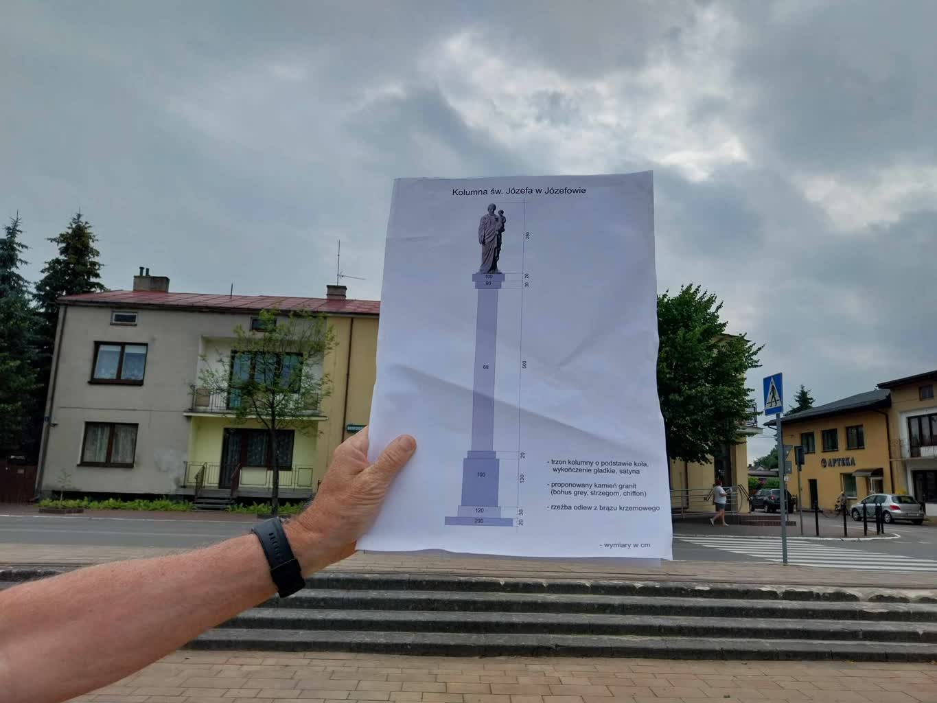 W Józefowie stanie 10-metrowa kolumna z postacią patrona miasta 2 361115956_1700534050360420_2984181615579424432_n.jpg