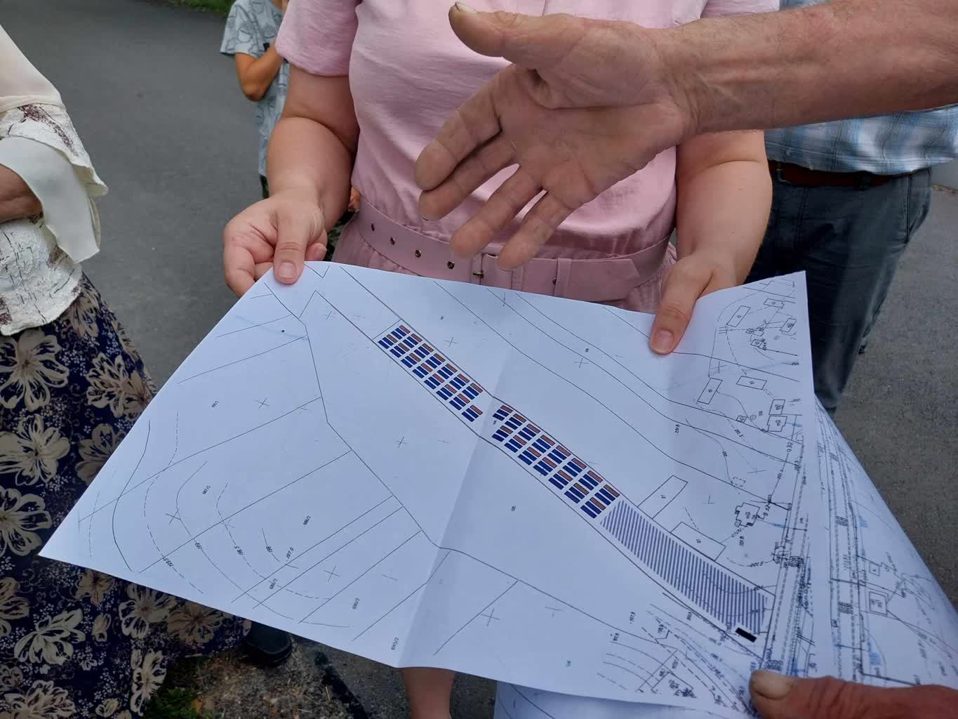 Wielka farma fotowoltaiczna tuż przy zabudowaniach. Mieszkańcy protestują 2 361178264_237834142415232_2467091364482418644_n.jpg