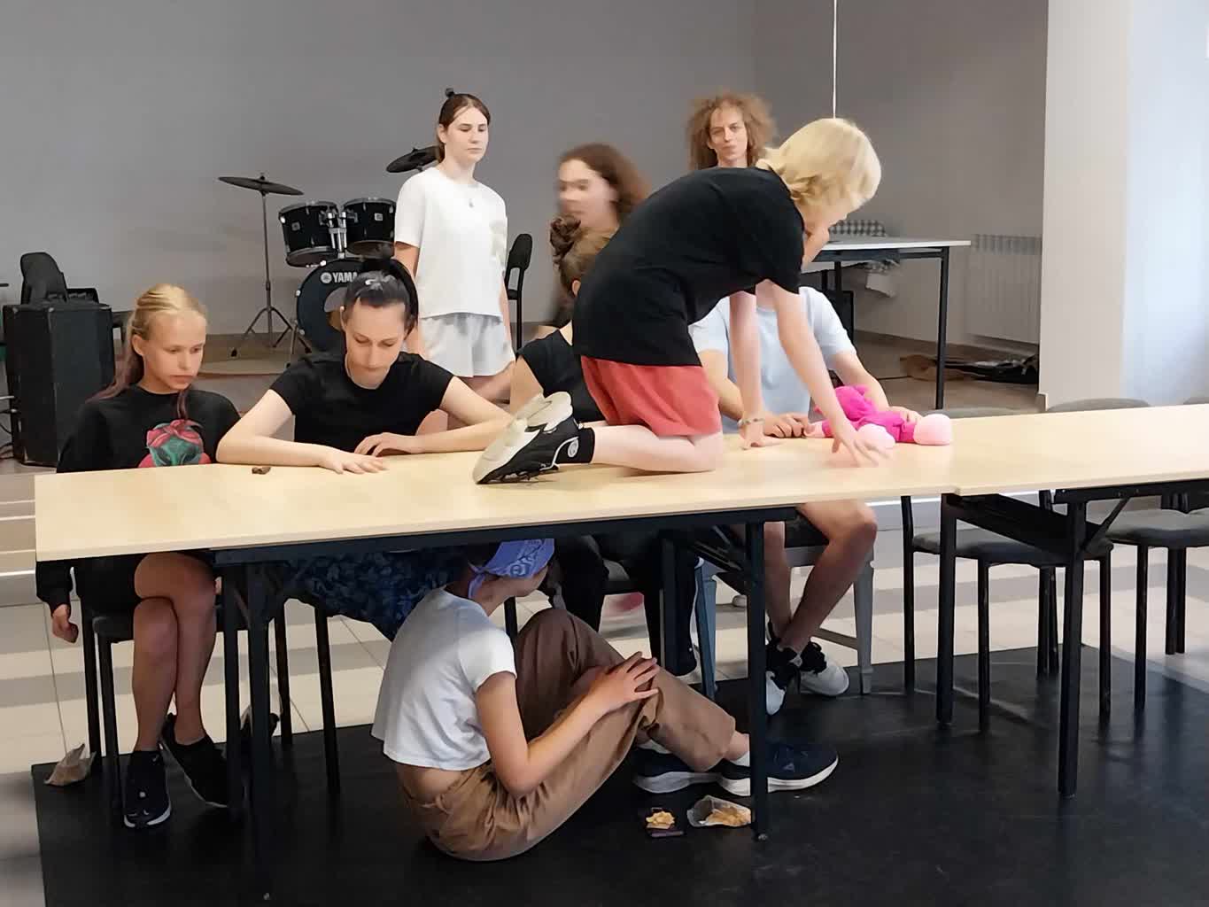 "Czasoprzekroje" o Zamoyskich. Kostiumowa groteska z zagadką 2 361423798_239338158979890_3260633772029212374_n.jpg