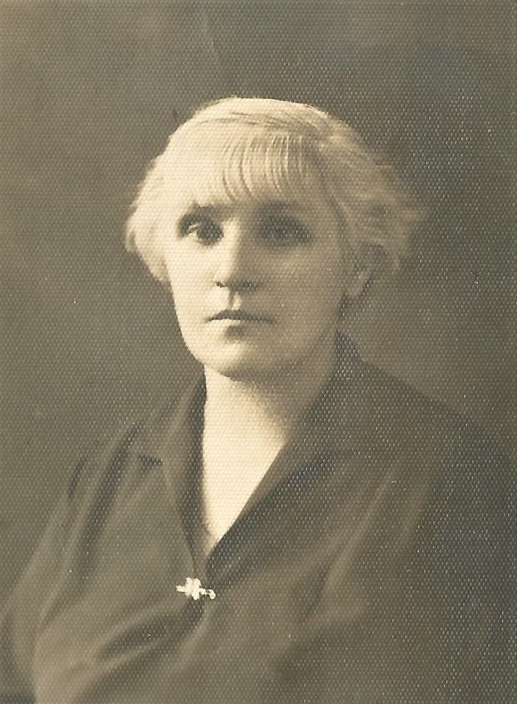 19.06.2023 Monika Malec "Archiwum Łosiów" 7 6 Losiowna Stefania Maria Karolina 1884 - 1972.jpg