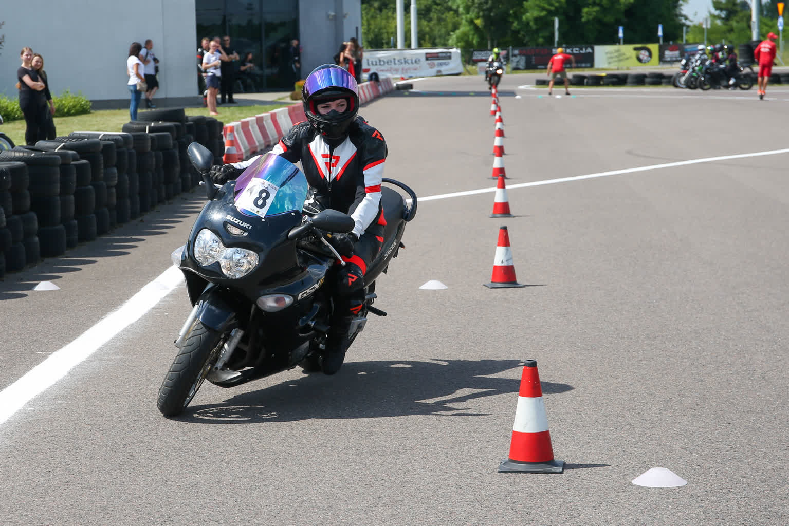 "Chcemy jeździć bezpiecznie". Szkolenie motocyklowe dla kobiet 2 BQ8V0293.jpg