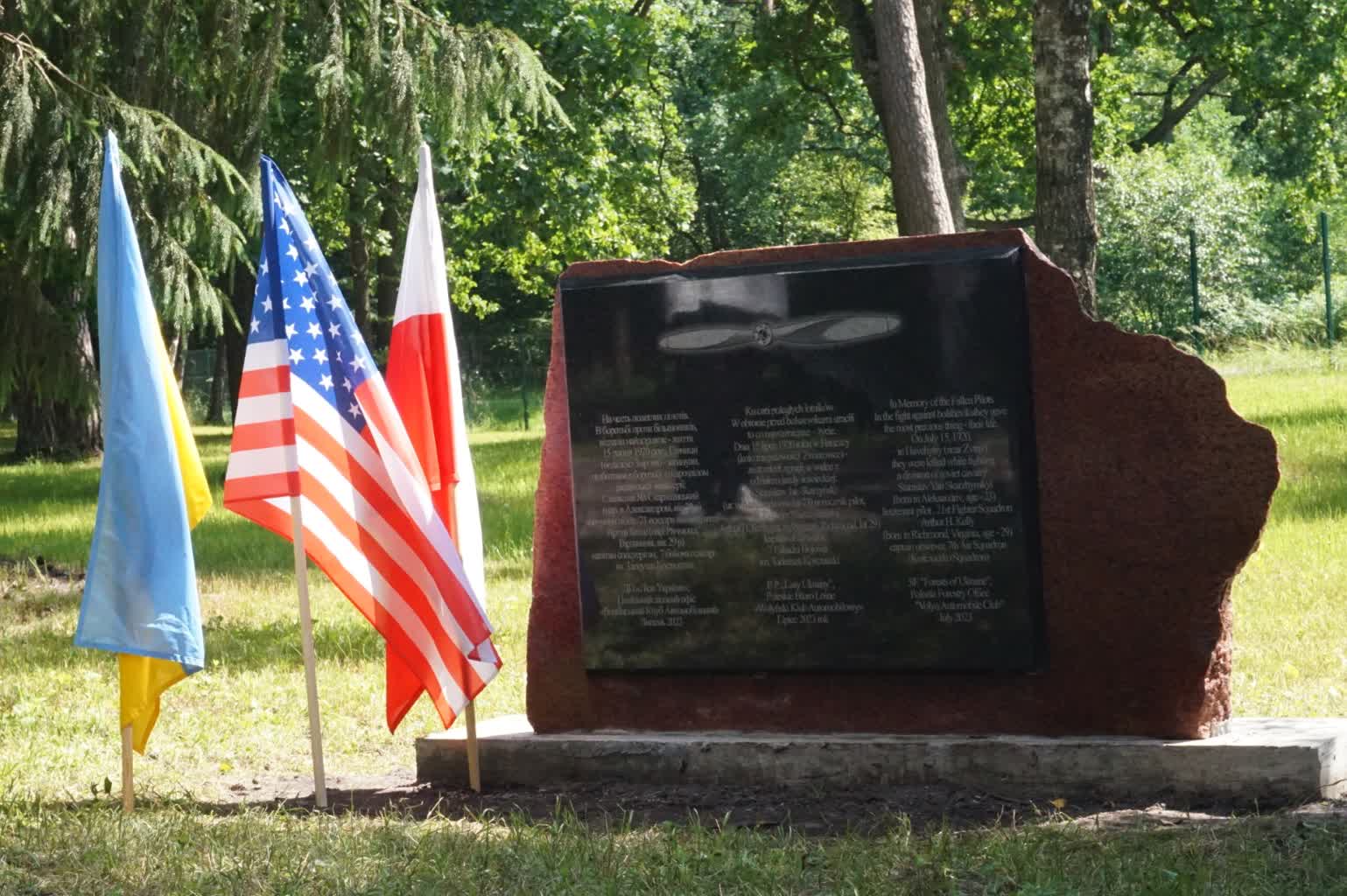 Ukraina: odsłonięto tablicę poświęconą dwóm pilotom Wojska Polskiego 2 DSC00937.JPG
