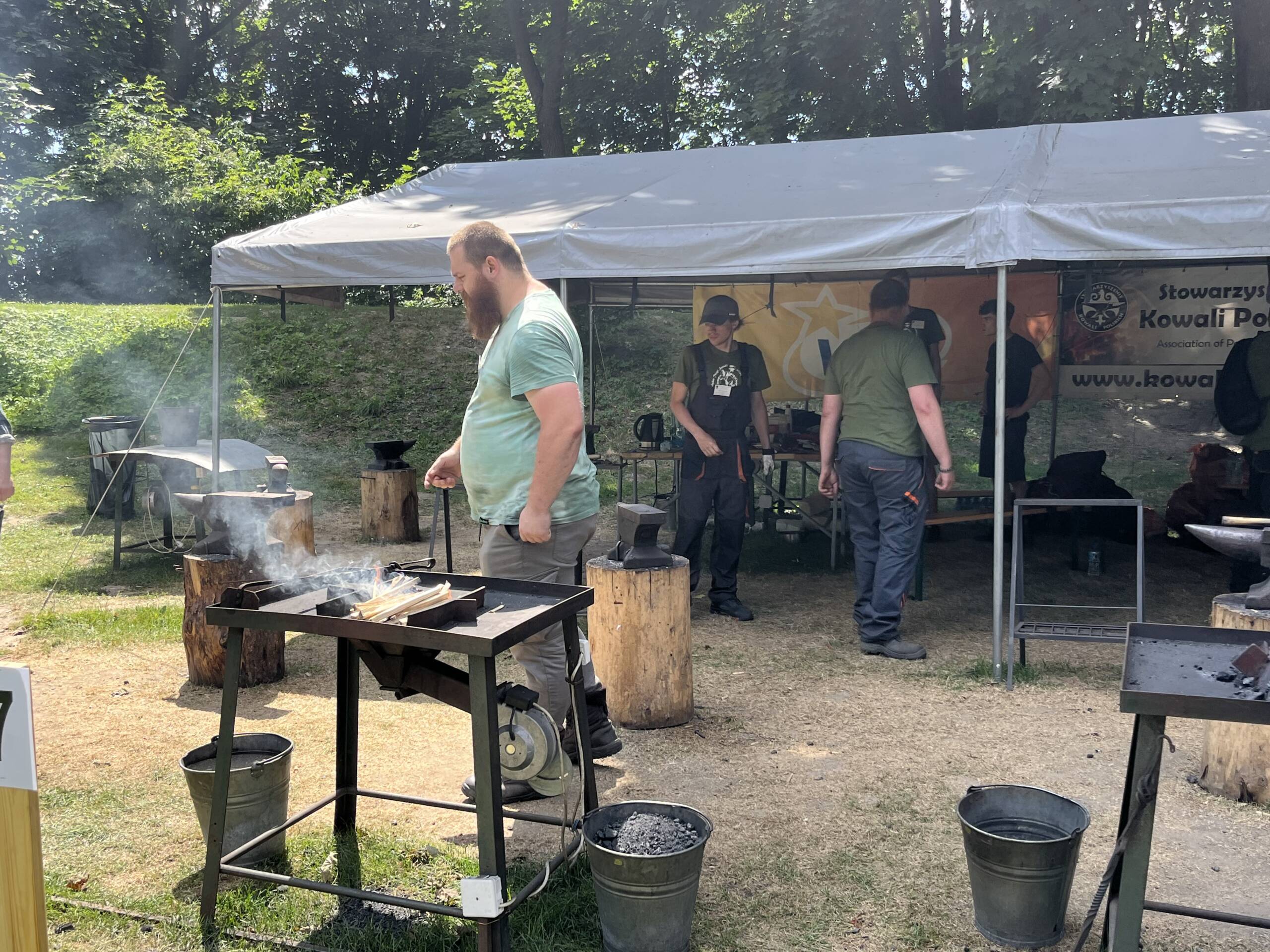 Kowale prezentują swoje umiejętności w Wojciechowie 2 image_50730753.JPG