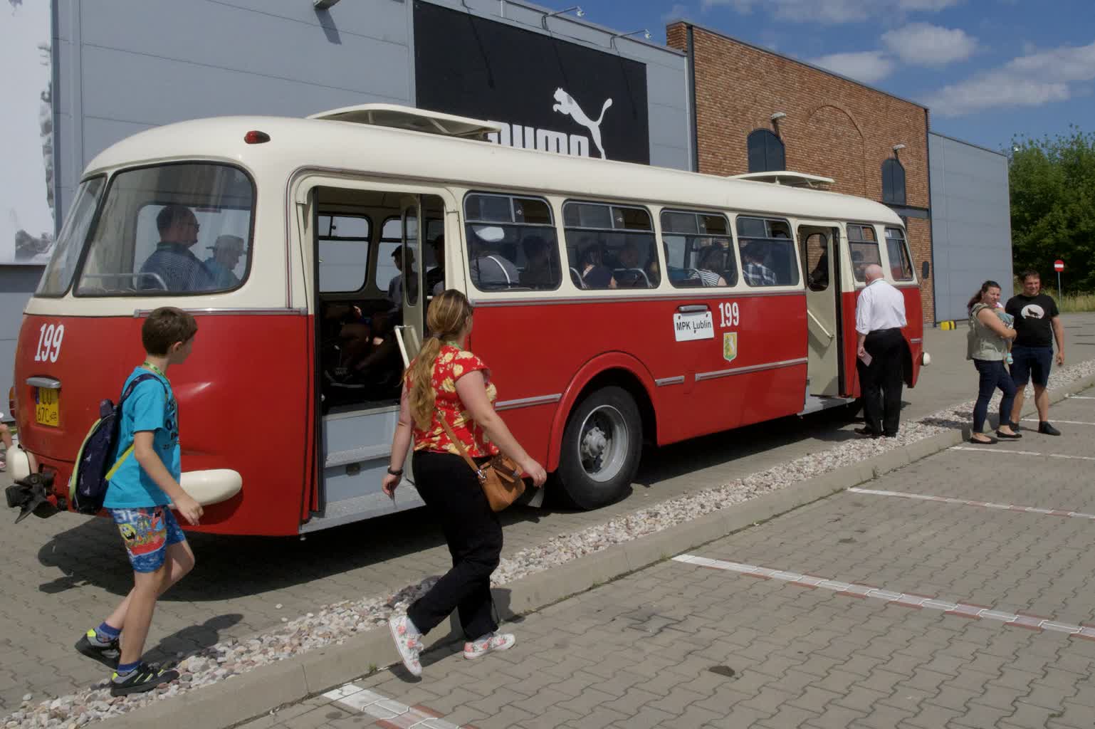 Przeciągali Żuka korbą. Zakończył się Zlot Pojazdów PRL 2 P7220235.jpeg