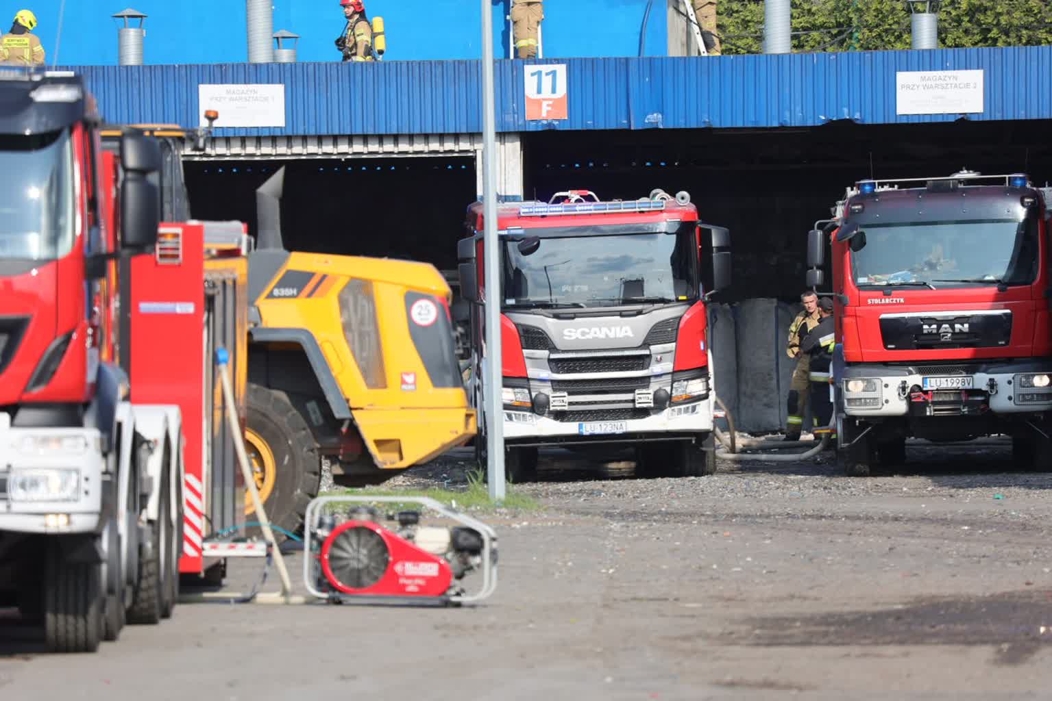 Walczyli z ogniem całą dobę. Strażacy ugasili pożar przy ul. Metalurgicznej 2 pm_KOM-EKO-010723-009.jpg