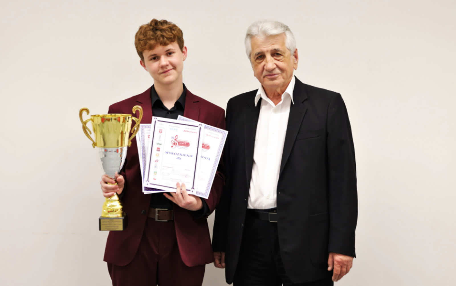 Puławski wokalista z Grand Prix Międzynarodowego Festiwalu Gdynia Open 2 sd.png