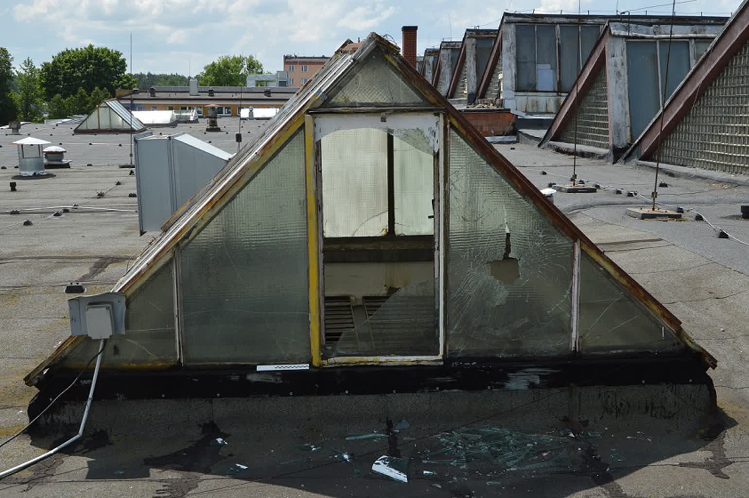 Wybili prawie 150 szyb. Nie wiedzą dlaczego 2 343-226684.jpg