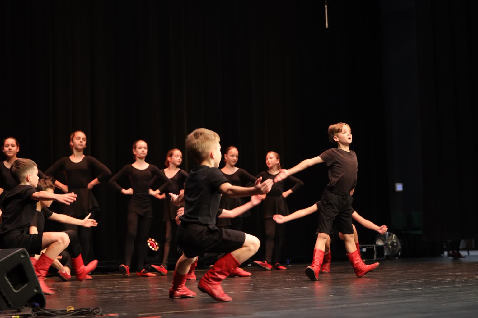 "Pasja wraca po pandemii". Kultura ludowa na dziecięcym festiwalu 2 366513552_695776639232850_4501369143316819335_n.jpg