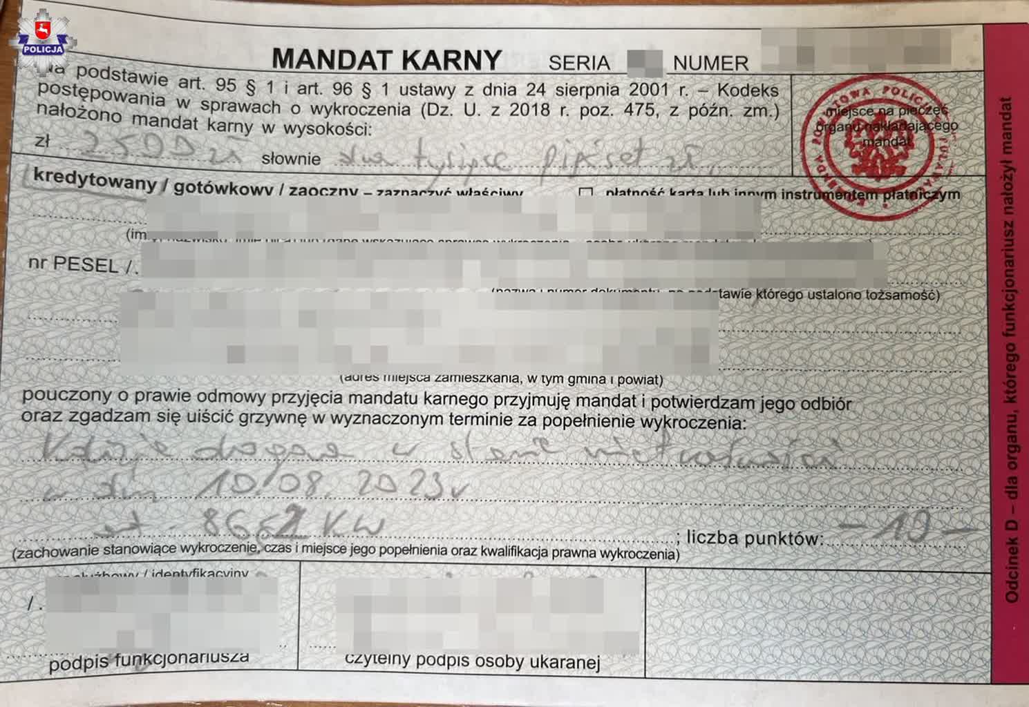 Pijana kobieta doprowadziła do kolizji. Próbowała odjechać z miejsca zdarzenia 2 68-226212.jpg