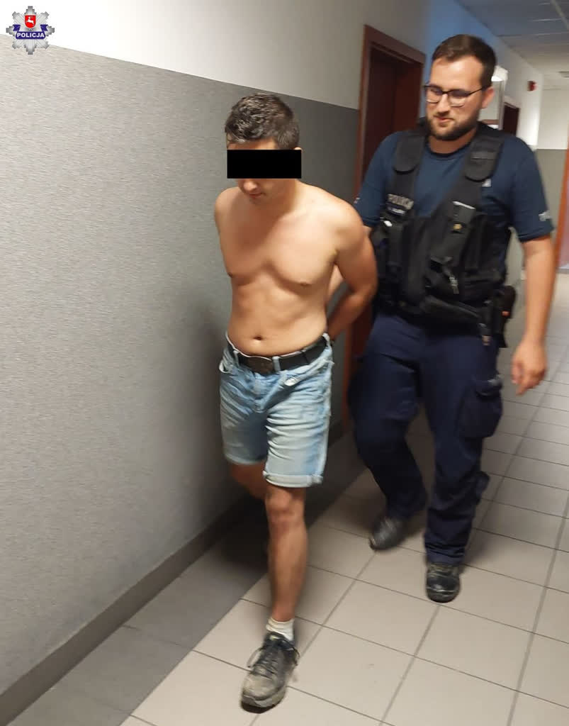 Zaatakował policjantów maczetą. Zarzuty dla 23-latka 2 68-226489.jpg