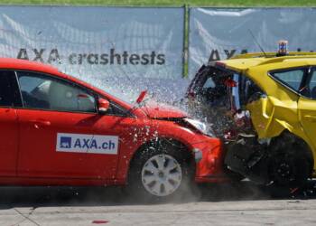 crash test collision 60 km h distraction 163016 2023 08 09 213624