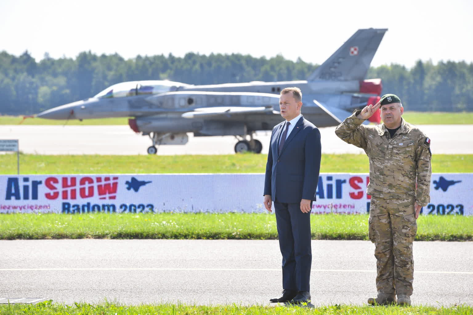 Szef MON: należy odstraszyć agresora tworząc silne wojsko 2 mid-23826100.jpg