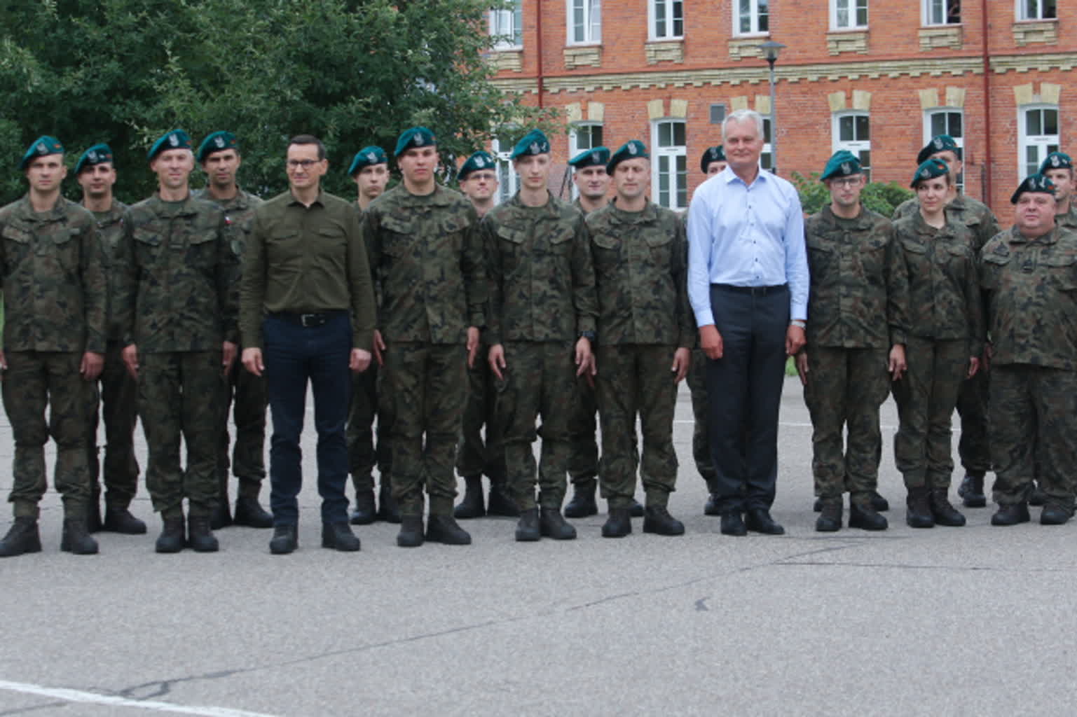 Premier: dzisiaj twardo bronimy polskiej granicy przed prowokatorami 2 net-23803075.jpg