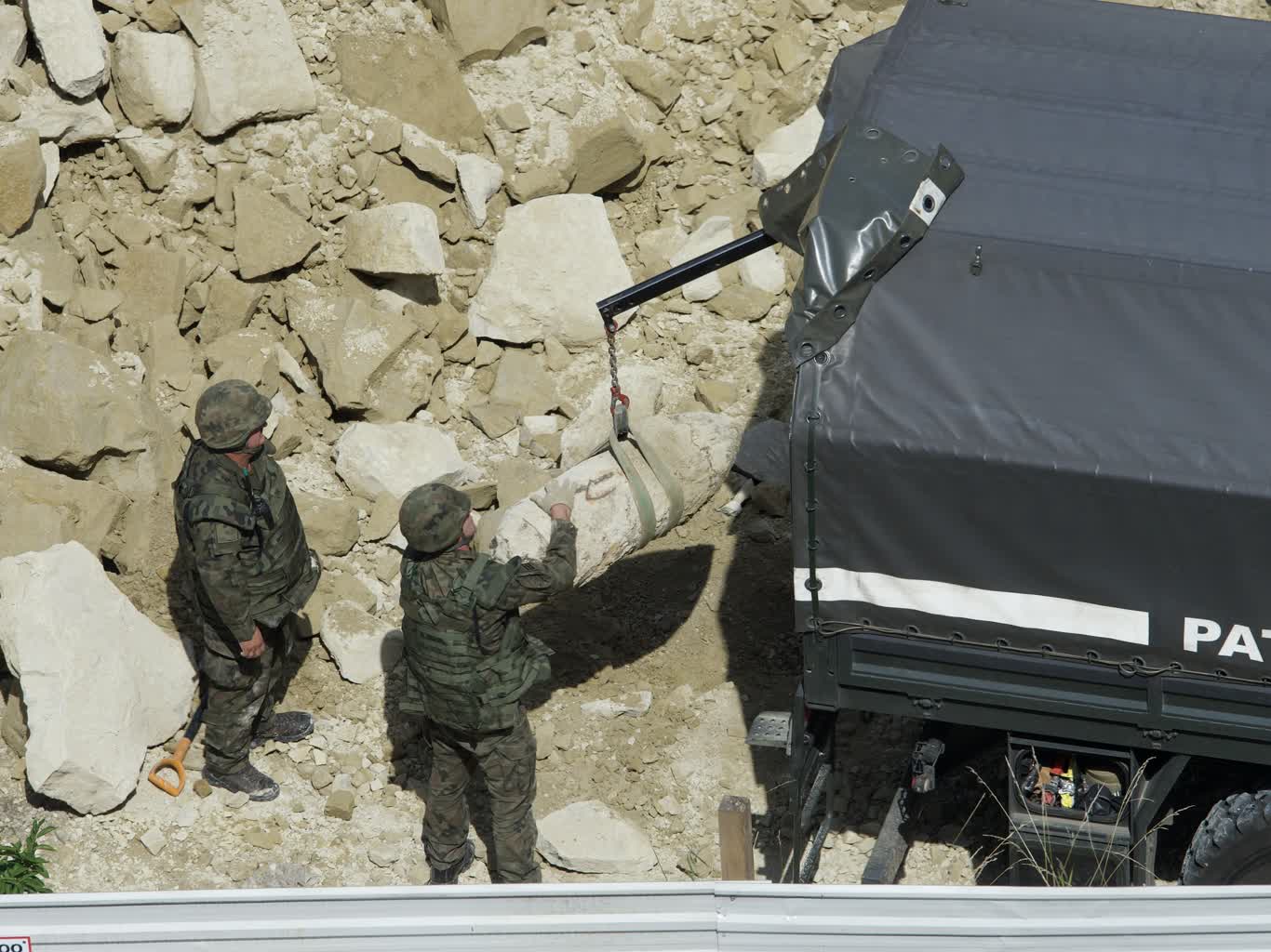 "Najważniejsze jest doświadczenie i rozsądek". Saperzy zneutralizowali niewybuch z placu budowy 5 P8110472.jpeg