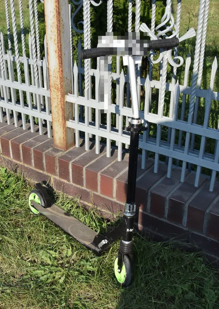 Na hulajnodze wprost pod osobówkę. 8-latek trafił do szpitala 2 352-227716.jpg