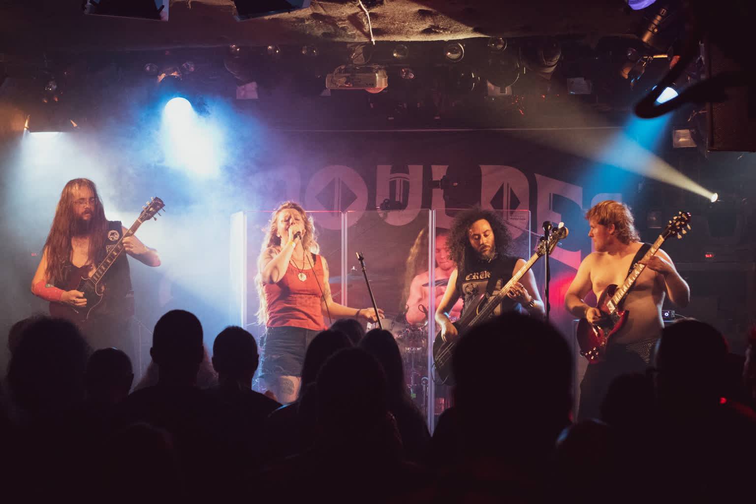 "Bogowie ciosanych riffów" - relacja z koncertu Smoulder, Tower i Metallus 4 IMG_8732.jpg