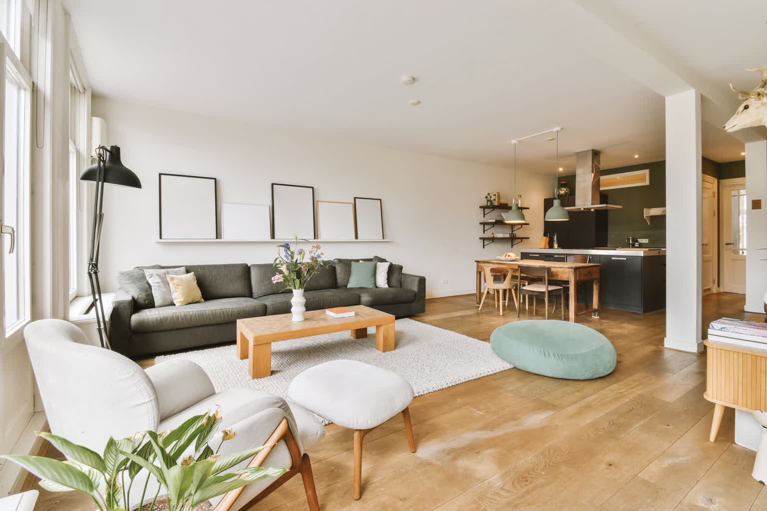 Mały stolik kawowy: szklany, drewniany czy metalowy? Krótki poradnik zakupowy 2 drewniany-stolik.jpg