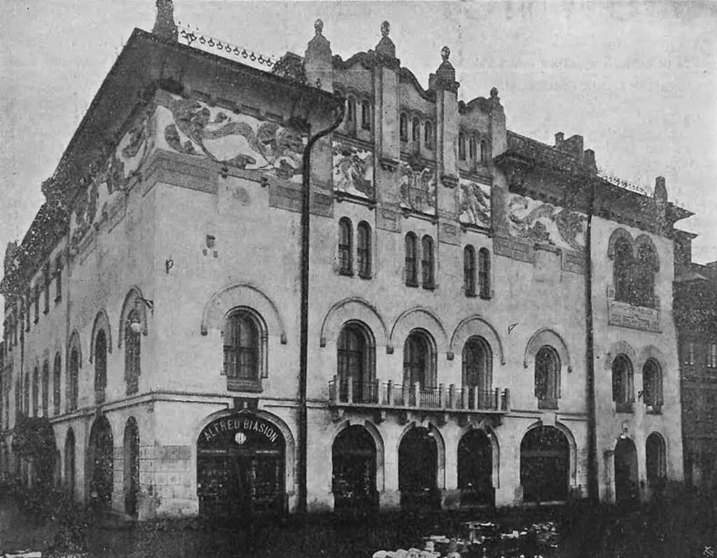 old theater in krakow after renowation 1906a 2023 10 17 100146