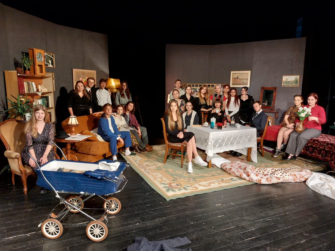 Młodzież z pasją do teatru. Kultowe "Tango" w wykonaniu licealistów z Puław 2 20231116_095927.jpg