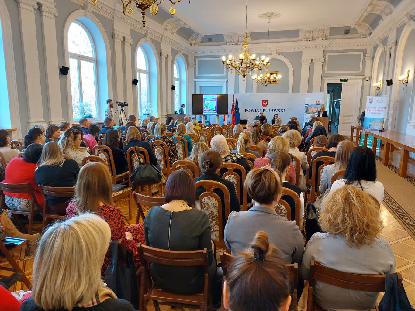 Rodzinne problemy po pandemii i jak je rozwiązywać. Konferencja w Puławach 3 20231122_093931.jpg