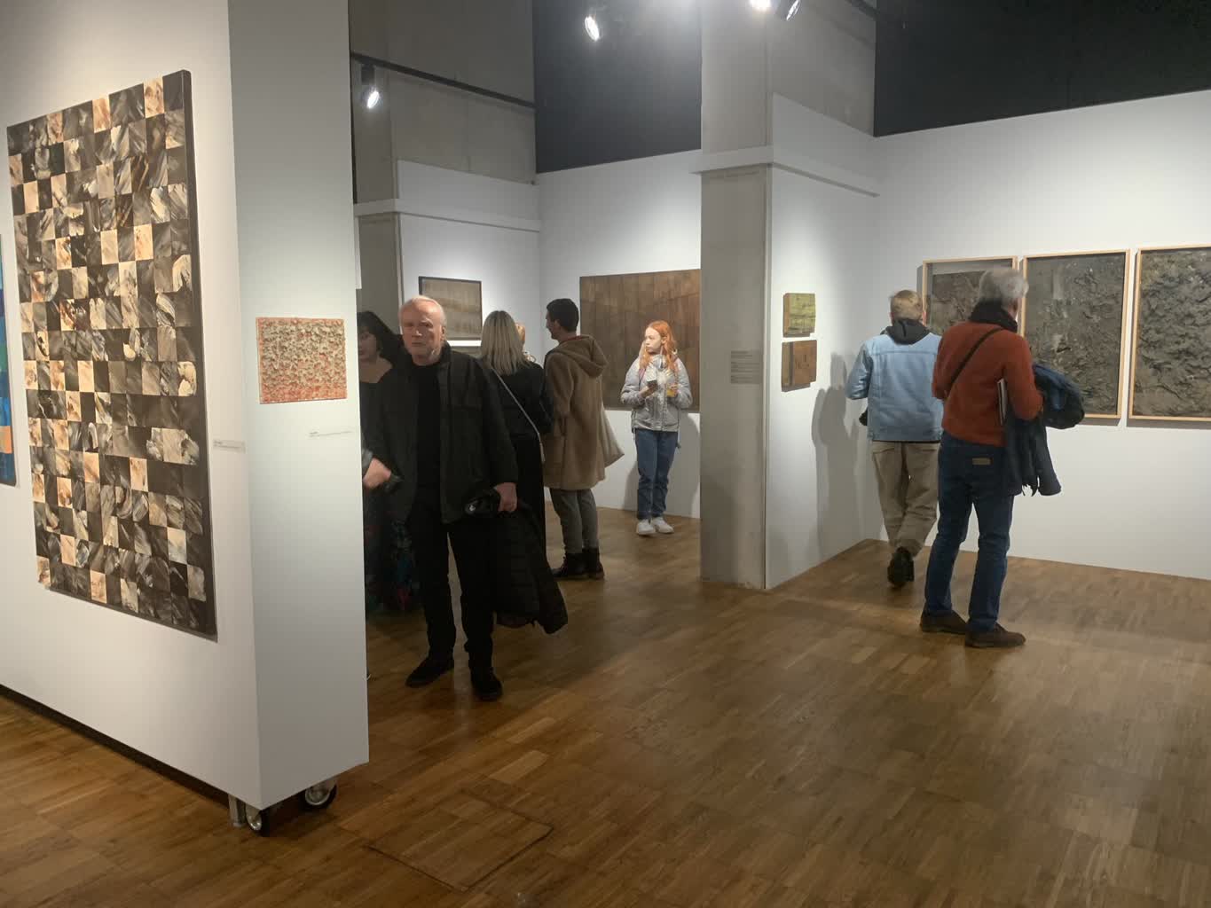 "Wszędzie widzę obrazy": 40 lat pracy na jednej wystawie 2 370253740_1422506881669971_3874805353095131061_n.jpg