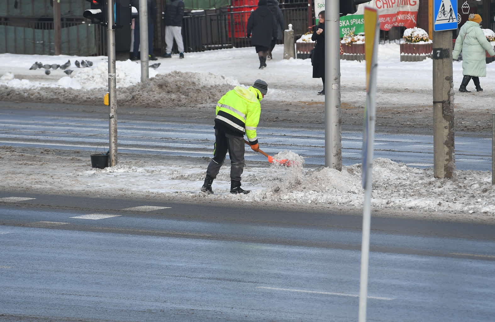Opady śniegu w Lubelskiem. Drogi krajowe są czarne i mokre 2 kra_6247-2023-11-29-135351.jpg