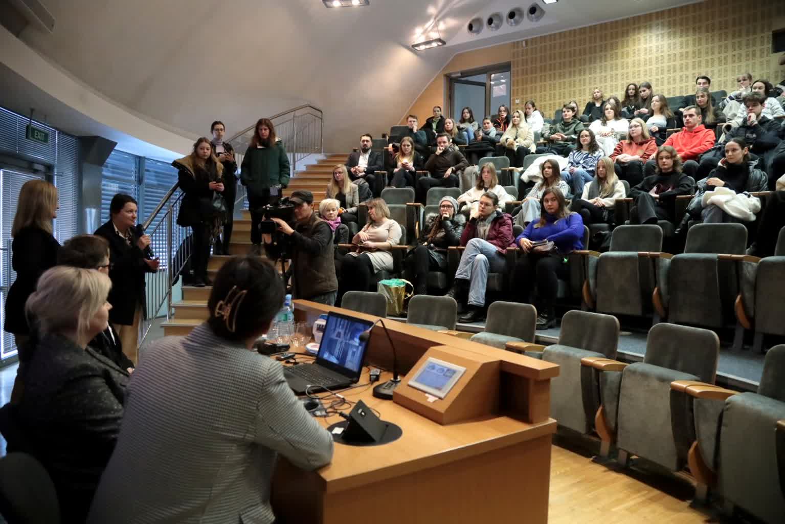 Wnętrza zabytkowego budynku Klinik Okulistyki zyskają nowe kolory 3 pm_BRYFING-291123-005.jpg