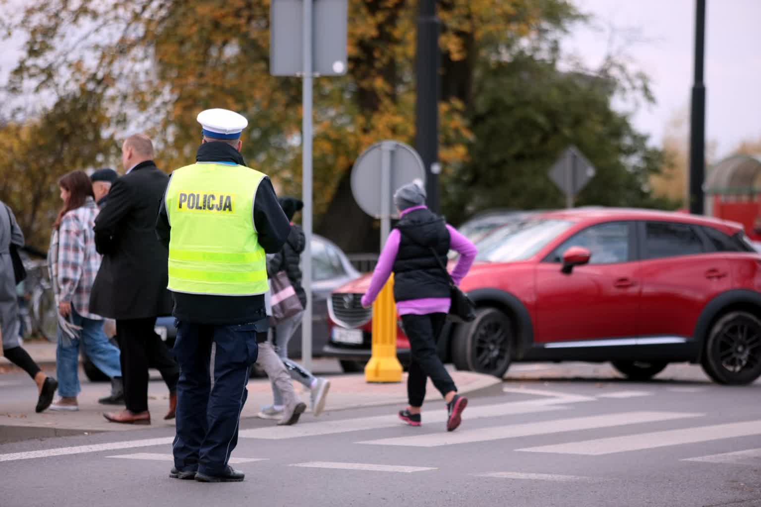 Policyjna akcja „Wszystkich Świętych”. Dbajmy o bezpieczeństwo na drogach 6 pm_MAJDANEK-011123-026.jpg