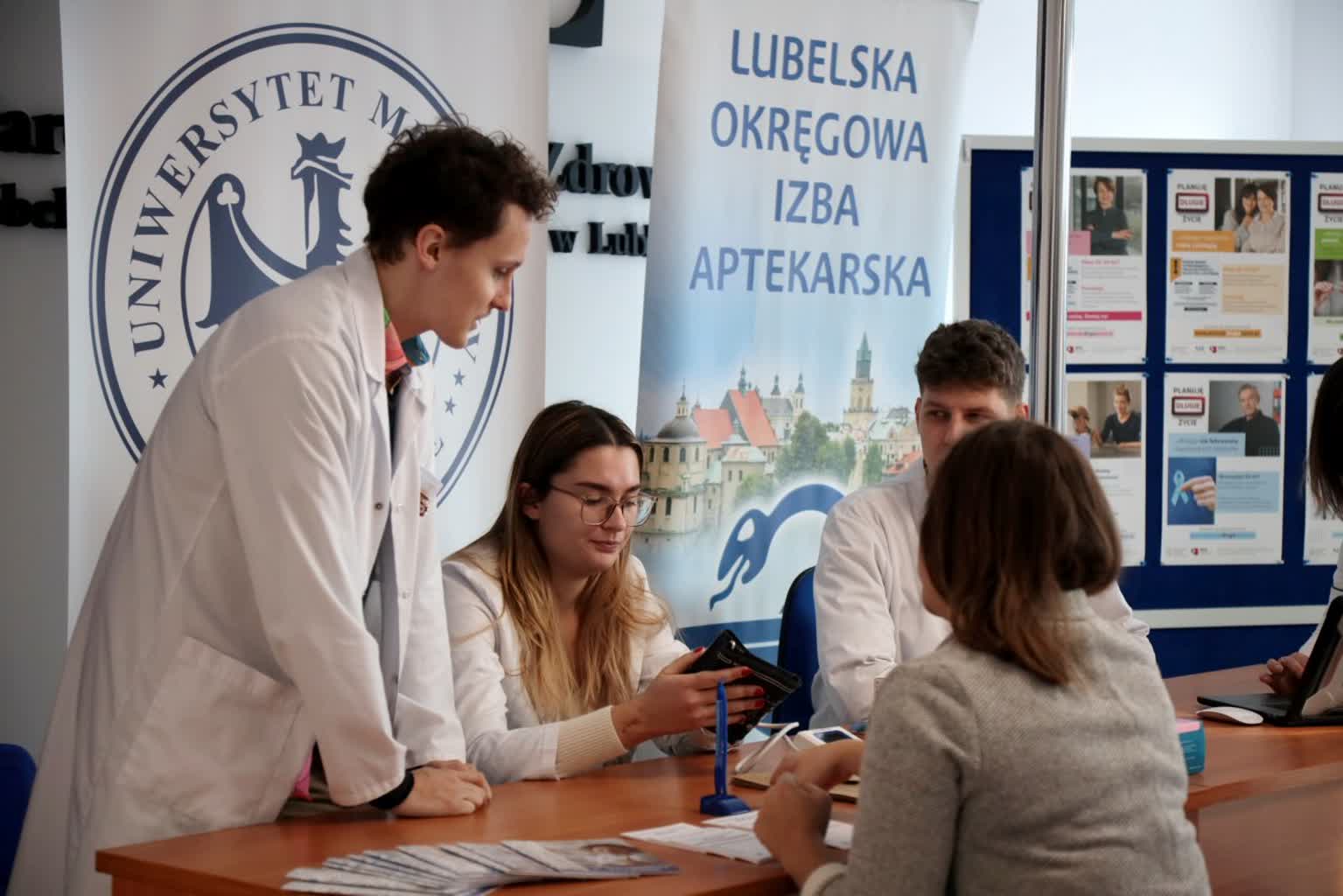 Przyjmowanie wielu leków jednocześnie może być niebezpieczne. O czym pamiętać? 3 pm_NFZ-291123-003.jpg