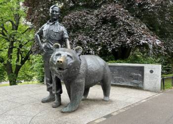wojtek memorial statue west princes street gardens edinburgh scotland 28th may 2022 2023 11 15 072934