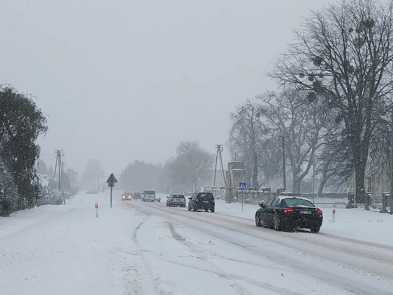 Pogarszają się warunki na drogach Zamojszczyzny 2 400559130_1063936458140810_866638596856632903_n.jpg