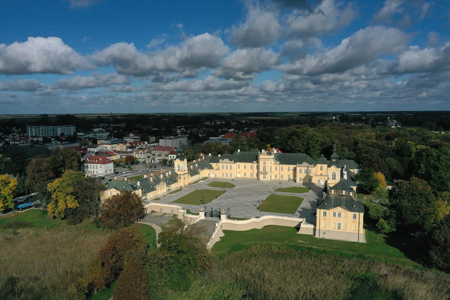 Odzyskał dawny blask. Pałac Potockich po remoncie 2 401238278_752933720194059_6069218874020311511_n.jpg