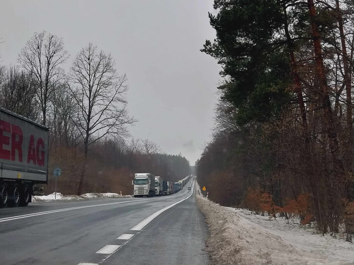Święta na granicy. Protest polskich przewoźników wciąż trwa 2 403411510_322871827267485_6625527719980949877_n-2023-12-14-150432.jpg