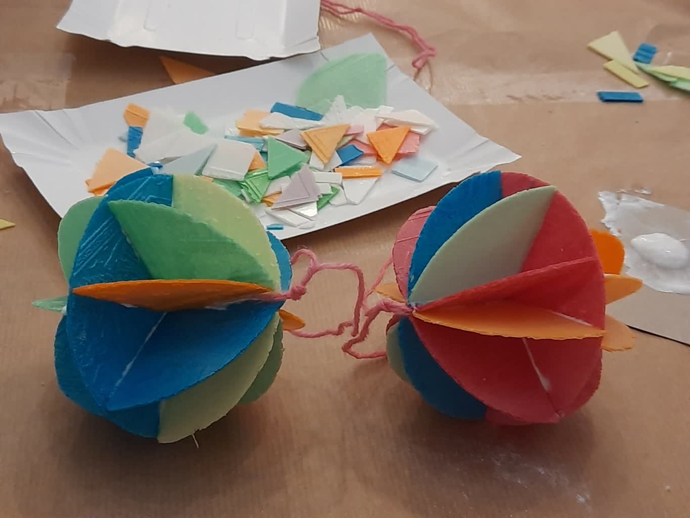 Światy z kolorowych opłatków. 7-latki w Galerii Sztuki Ludowej 2 409617777_834993098427403_151295238353325333_n.jpg