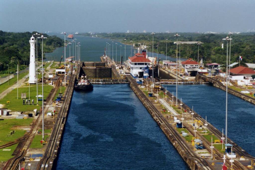 panama canal gatun locks 2023 12 06 092810