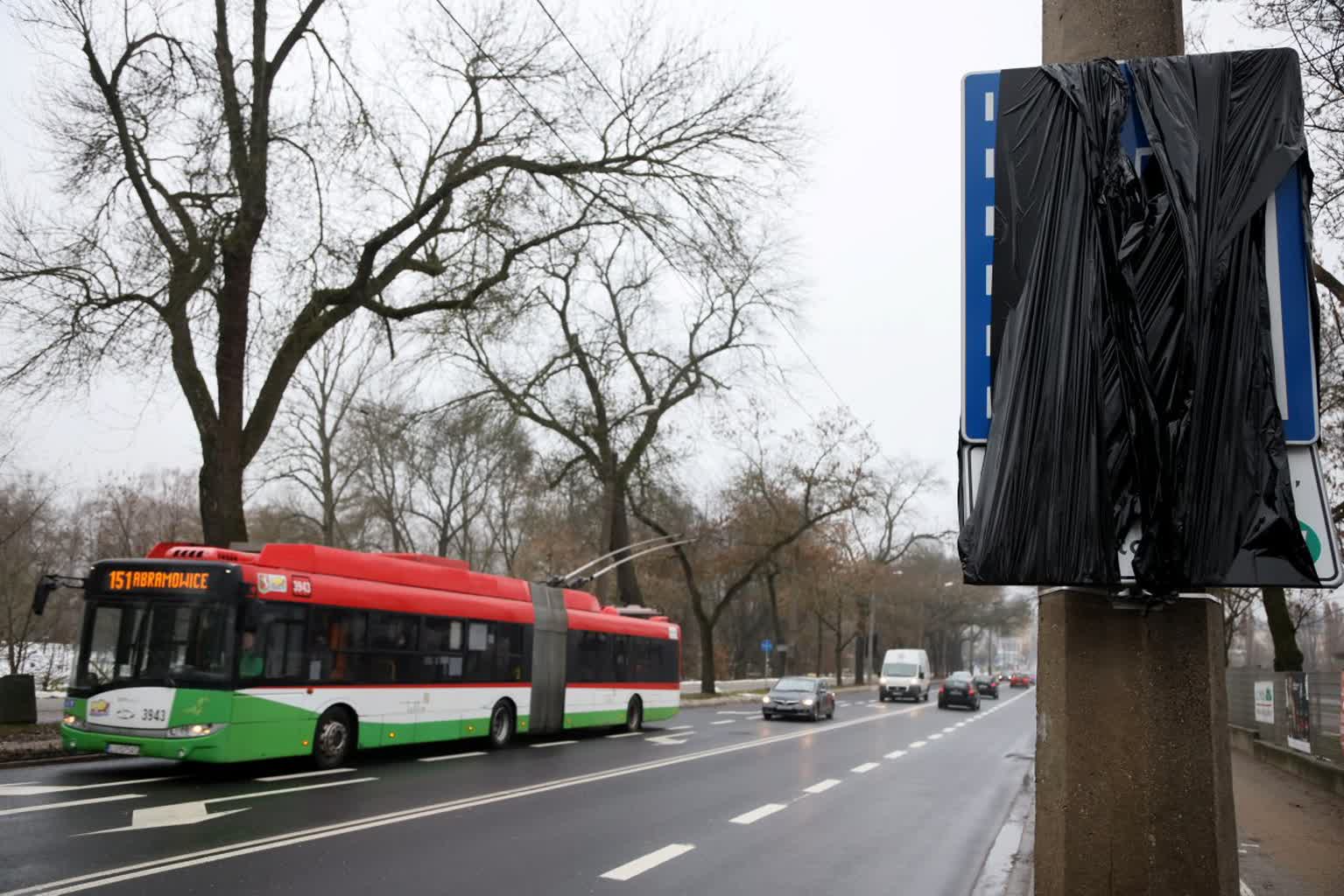 Buspas na al. Piłsudskiego jeszcze nie obowiązuje. Pogoda uniemożliwia prace 2 pm_BUSPAS-141223-001.jpg