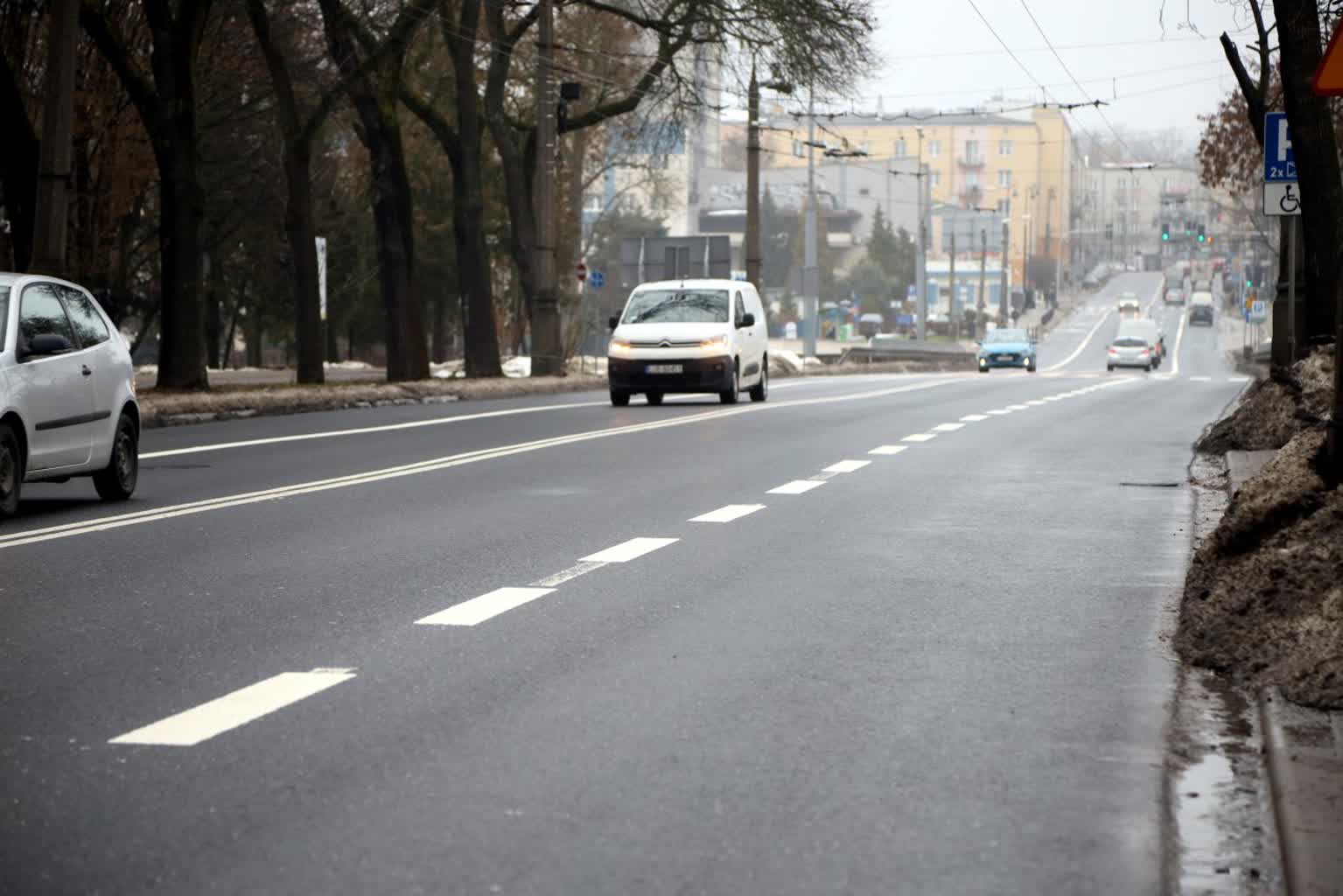 Buspas na al. Piłsudskiego jeszcze nie obowiązuje. Pogoda uniemożliwia prace 3 pm_BUSPAS-141223-005.jpg