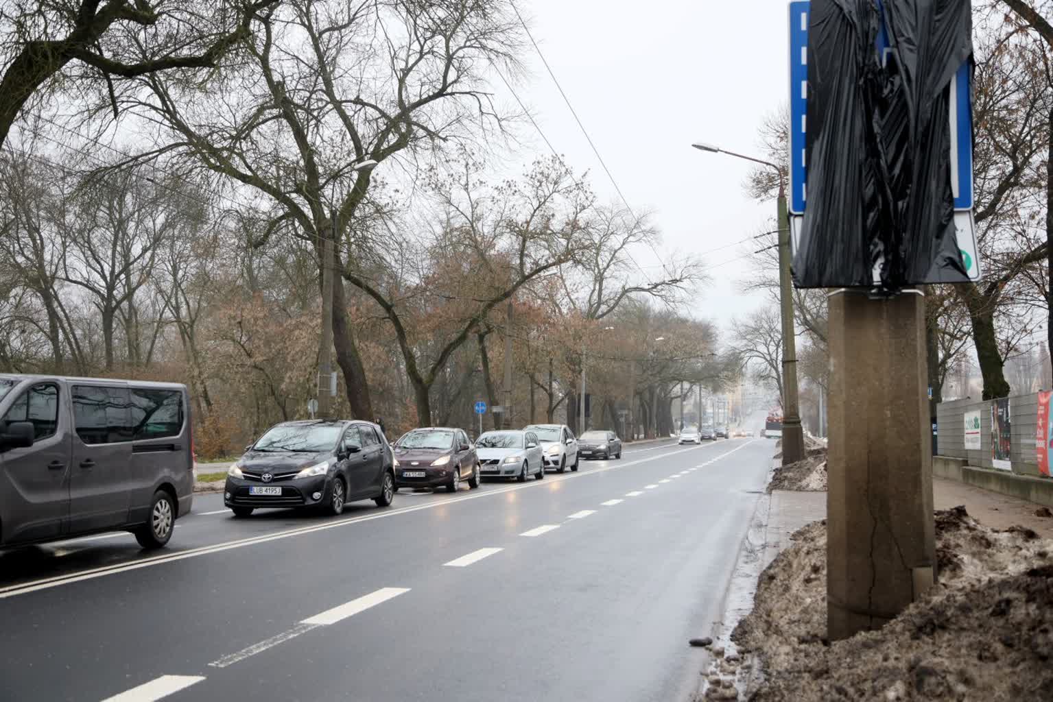 Buspas na al. Piłsudskiego jeszcze nie obowiązuje. Pogoda uniemożliwia prace 4 pm_BUSPAS-141223-010.jpg
