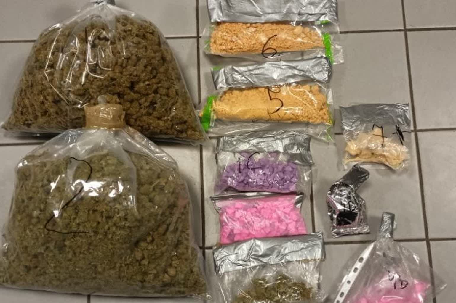 Pojechali do domowej awantury, znaleźli 2,5 kilograma narkotyków 2 350-234954.jpg