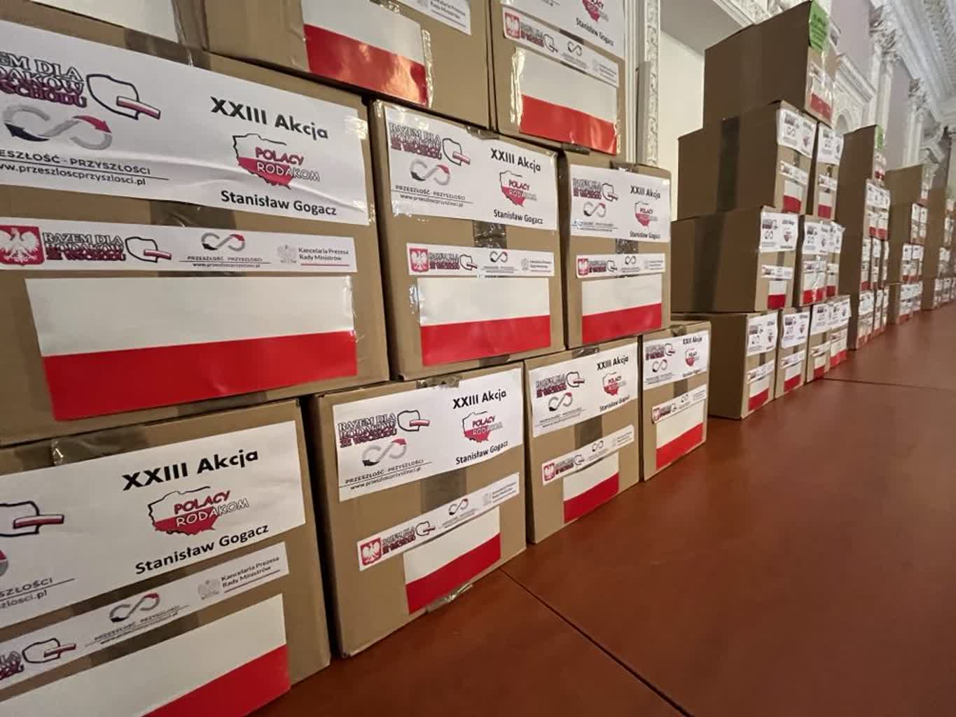 Wolontariusze jadą na Ukrainę z darami. Pomogą rodakom ze Wschodu 2 408838551_731354472358431_5137517493534475634_n.jpg