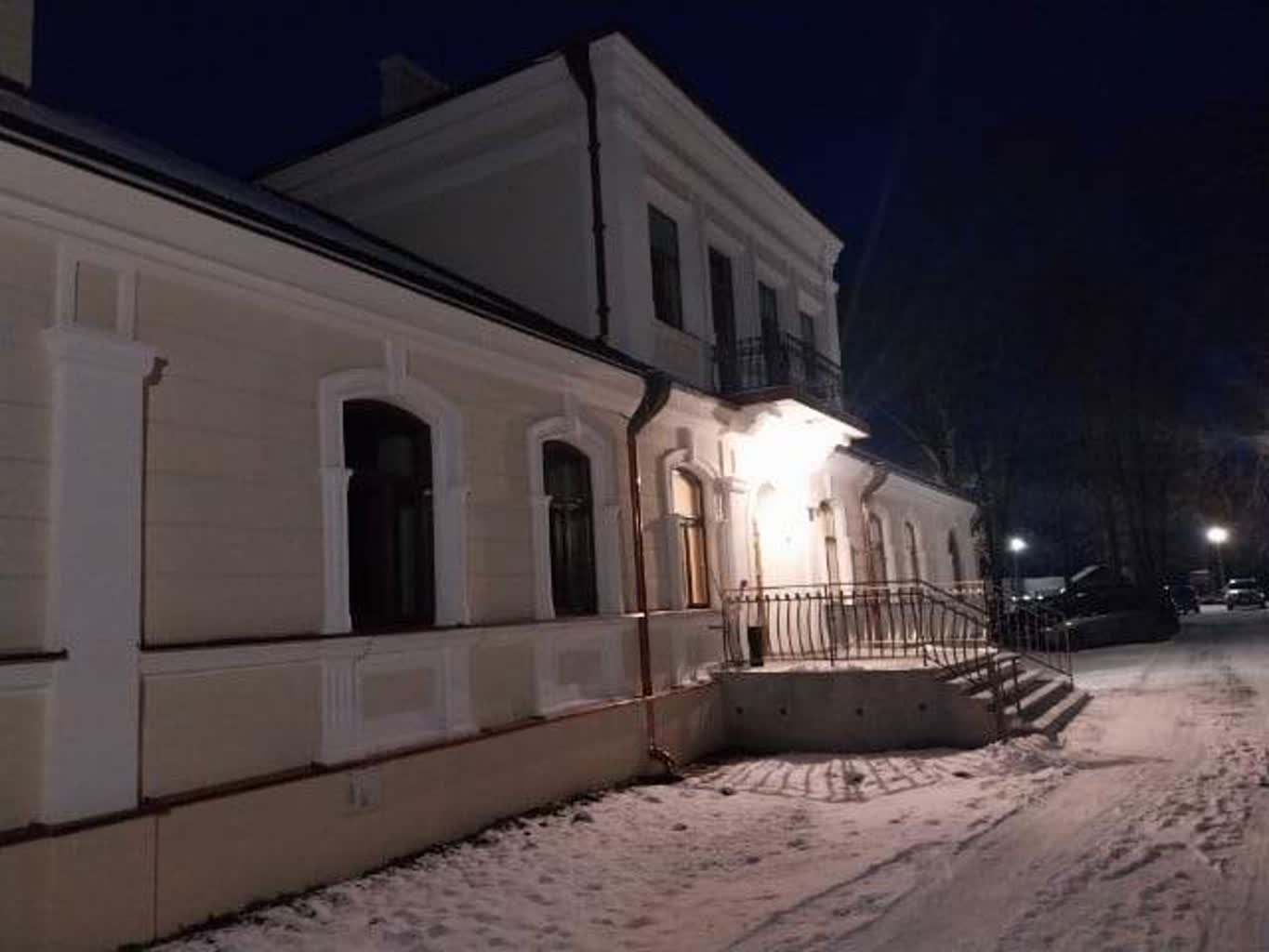 Będzie służyć lokalnej społeczności. Zabytkowy dwór odzyskał swój blask 2 417028976_915202543505349_2288692518649419101_n.jpg