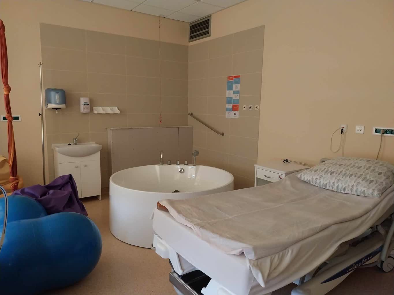 "Jesteśmy dla naszych pacjentek". Szpital w Hrubieszowie wyróżniony w rankingu Fundacji Rodzić po Ludzku 4 419821790_1734824080346260_9100157591100843593_n.jpg