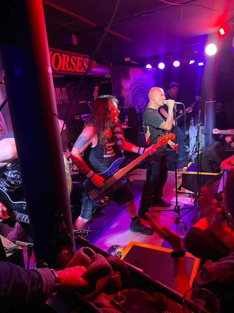 Lider Iron Maiden, Steve Harris powrócił do legendarnego Cart & Horses 2 harrs_c&h2.jpg