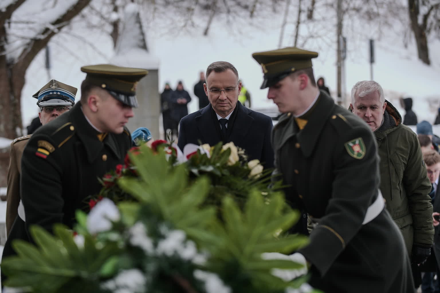 Prezydent w Wilnie: wspominając ofiarność przodków, napełniamy serca duchem ich odwagi 3 mid-24121090.jpg