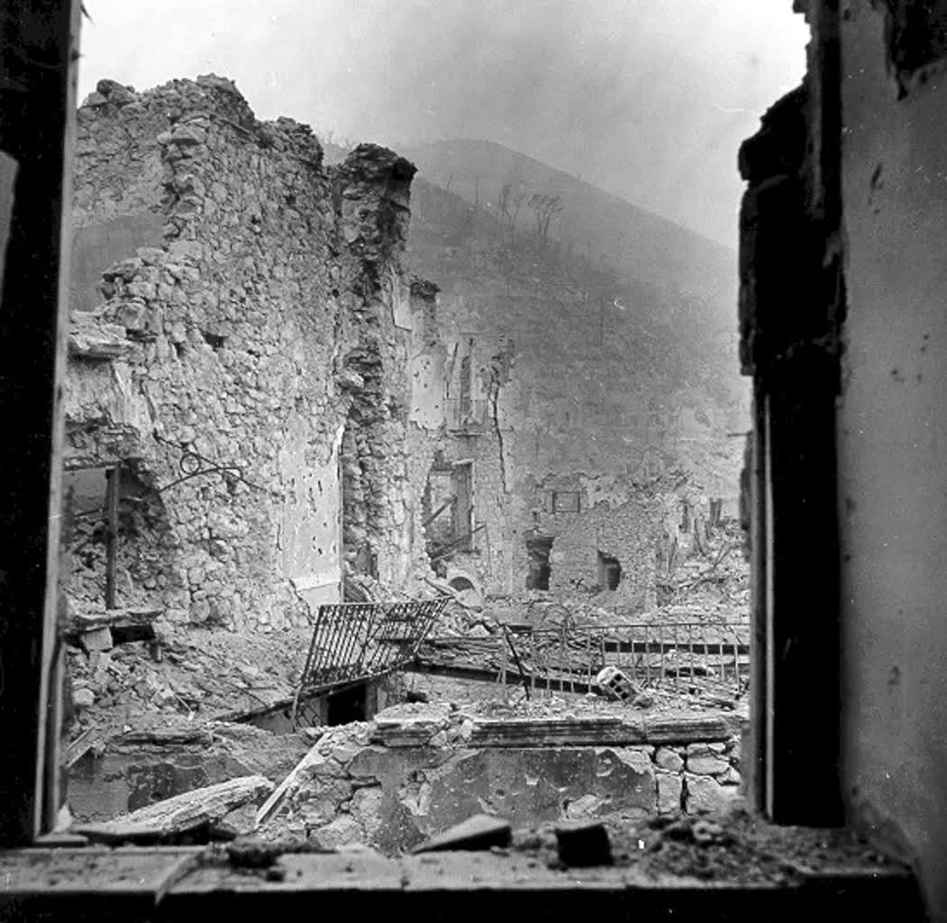 80 lat temu rozpoczęła się bitwa o Monte Cassino – największy bój żołnierzy generała Andersa 2 Monte_Cassino_ruiner.jpg
