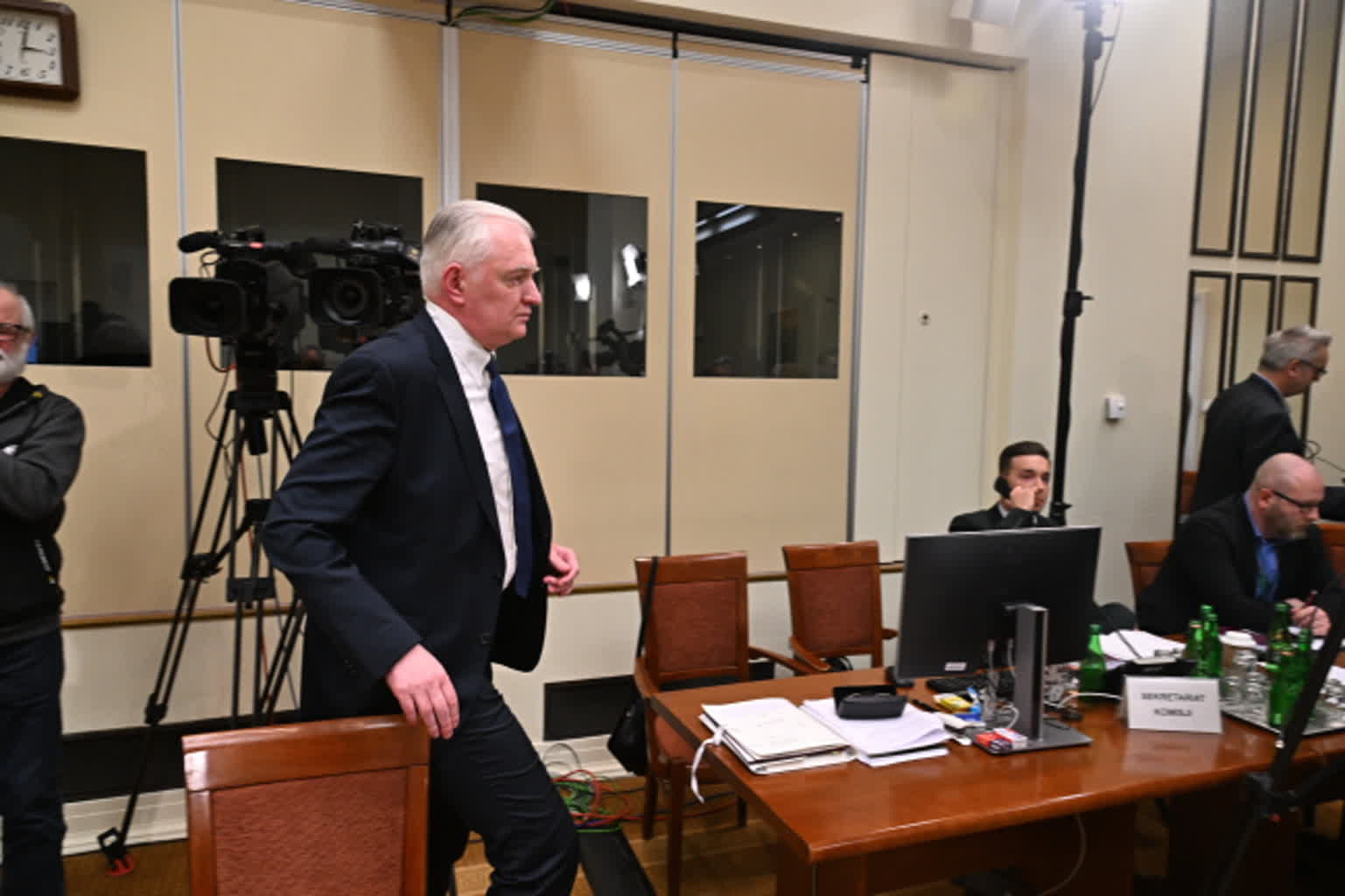 Zakończył się pierwszy dzień przesłuchania Jarosława Gowina przed komisją śledczą ds. wyborów korespondencyjnych 3 net-24109375.jpg