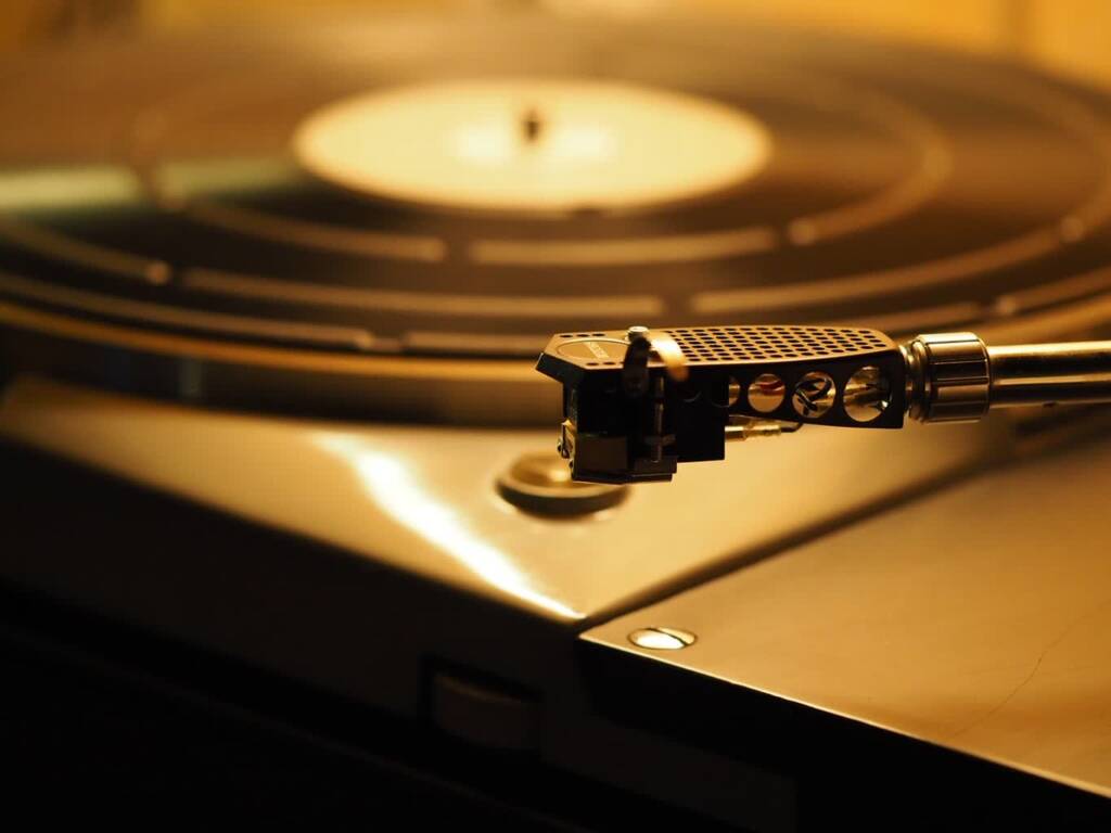 turntable 2705320 1280 2024 01 14 092441