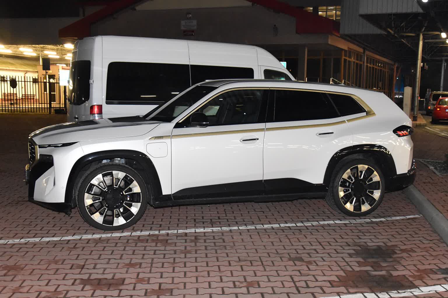 Nadbużańscy pogranicznicy odzyskali skradzione BMW 2 12-280713_g.jpg